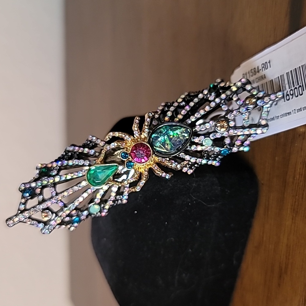 New! BETSEY JOHNSON All Hallows Collection Crystal Spider Hinged Ring. 7 - Picture 8 of 12